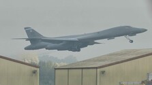 USA sa zrejme obávajú iránskych hrozieb: Bombardéry presunuli z Británie expresne rýchlo, palivo museli dopĺňať vo vzduchu