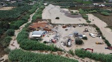 VIDEO: Krétu sužujú silné búrky a prívalové dažde. Voda strhla miestneho pastiera, ktorý sa utopil
