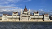 Brusel ukončil konanie proti Maďarsku, pre Budapešť sa tak uvoľnili viac ako štyri miliardy eur z eurofondov