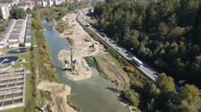 Diaľnica D3 má uľaviť dopravu na Kysuciach, jej výstavba ju však zároveň komplikuje: Vodiči stoja v zápchach aj hodiny