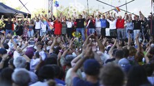Maďarský parlament zrušil časti zákona namierené proti LGBT+ komunite z čias vlády Viktora Orbána