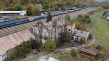 Požiar v Plešivci zničil historickú budovu mlynu. Polícia má v rukách podozrivého, ktorý mal v objekte spávať