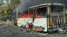 Ruské bomby zasiahli v Kramatorsku dva autobusy. Zahynulo najmenej 12 ľudí