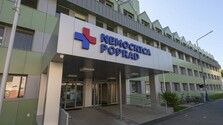 Siamské dvojčatá z Bratislavy presunuli do popradskej nemocnice, umožní im to častejší kontakt s rodinou