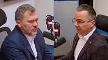 Tomáš a Karas reagovali na Trumpov manéver s ruskou naftou. Obaja kritizujú EÚ, sú aj proti satirickej soche Trumpa
