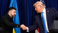 Lídri EÚ chcú požiadať Zelenského, aby zmiernil kritiku na Trumpa. Obávajú sa zhoršenia vzťahov