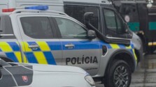 Polícia evakuovala stovky ľudí z hip-hopovej párty v Komárne pre bombový poplach