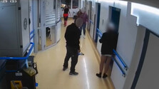 Sestra je po útoku muža na bratislavskom urgente práceneschopná. Útočníka, ktorý je Rakúšan, zadržali