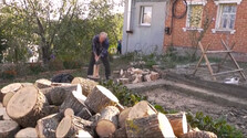 Ukrajinci sa pripravujú na ďalšiu vojnovú zimu. Medzi ľuďmi rastú obavy z výpadkov energií a ľadového chladu