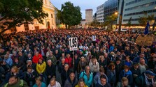 V Bratislave sa konal protivládny protest. Opozícia chce ukázať jednotu, nesúhlasí s krokmi vlády R. Fica