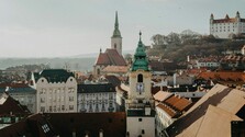Záložne v Bratislave budú otvorené kratší čas. Mesto chce znížiť kriminalitu