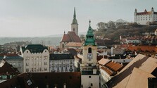 Záložne v Bratislave budú otvorené kratší čas. Mesto chce znížiť kriminalitu