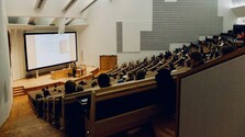Europoslanci chcú, aby skúsenosť v zahraničí nadobudlo viac študentov. Pre program Erasmus+ žiadajú viac peňazí