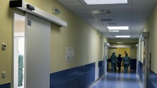 Muž v bratislavskej nemocnici zaútočil na dvoch zamestnancov, polícia zadržala 34-ročného Íra