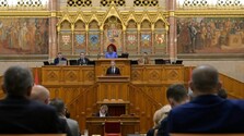 Péter Magyar pokračuje v metódach z Orbánovej éry. Čo sa deje na rokovaniach vlády, zostáva tajné