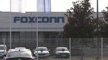Po prepúšťaní prichádza nábor: Firma Foxconn vlani prepustila vyše 300 ľudí, teraz sa situácia mení