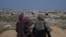 Židovskí osadníci Palestínčanom podpaľujú autá, kradnú peniaze a ovce a zapaľujú olivovníky. Napadli aj diplomatov a novinárku