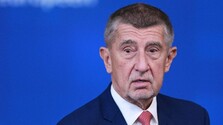 Česká vláda odmieta euro a chce zakotviť korunu v ústave. Na presadenie návrhu však potrebuje hlasy opozície