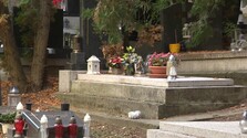 Falošní kamenári pýtali za opravu hrobu tisíce eur, žena odmietla zaplatiť. Vyhrážali sa jej vykopaním manžela