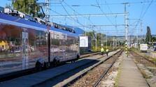 Lacnejšie cestovné vo vlakoch aj autobusoch môžu cestujúci využívať dlhšie, vláda predĺžila opatrenie