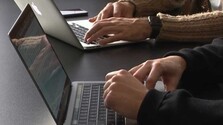 Počet pracovníkov v štátnej správe opäť narastie. Tento krok je v rozpore s programovým cieľom vlády, hovorí NKÚ