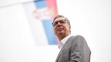 Srbský prezident Vučič ešte pred vyhlásením oficiálnych výsledkov volieb priznal porážku svojej strany