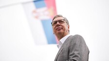 Srbský prezident Vučič ešte pred vyhlásením oficiálnych výsledkov volieb priznal porážku svojej strany