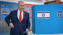 V izraelských voľbách zvíťazila Netanjahuova strana Likud. Väčšinu v Knesete nemá ani jeden vládny blok