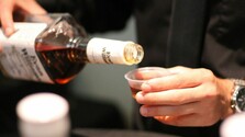 Závislosť od alkoholu sa posúva do mladších vekových kategórií, poškodenie pečene pritom môže dlho zostať skryté