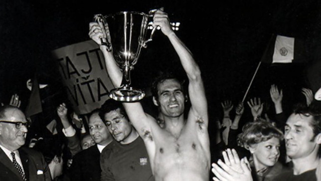 Slovan pvp 1969 vitazi kapitan horvath_tasr.jpg