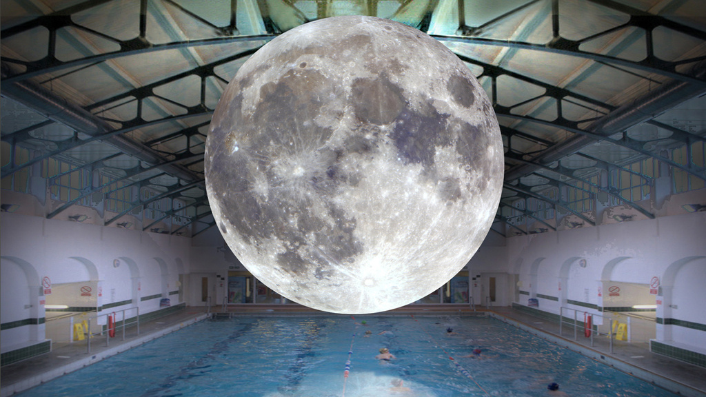 Luke Jerram_Múzeum Mesiaca2_Medická záhrada.jpg