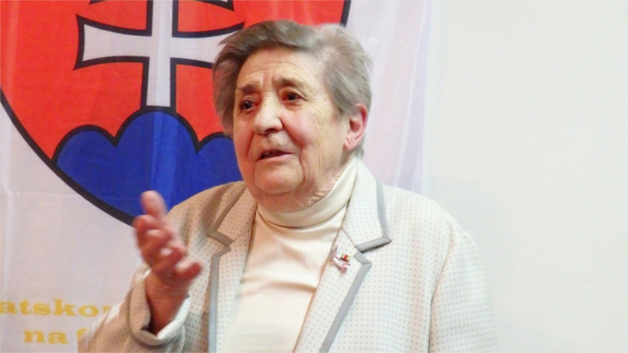 Rosina Stolár-Hofmann 2_Karpatenblatt.jpg