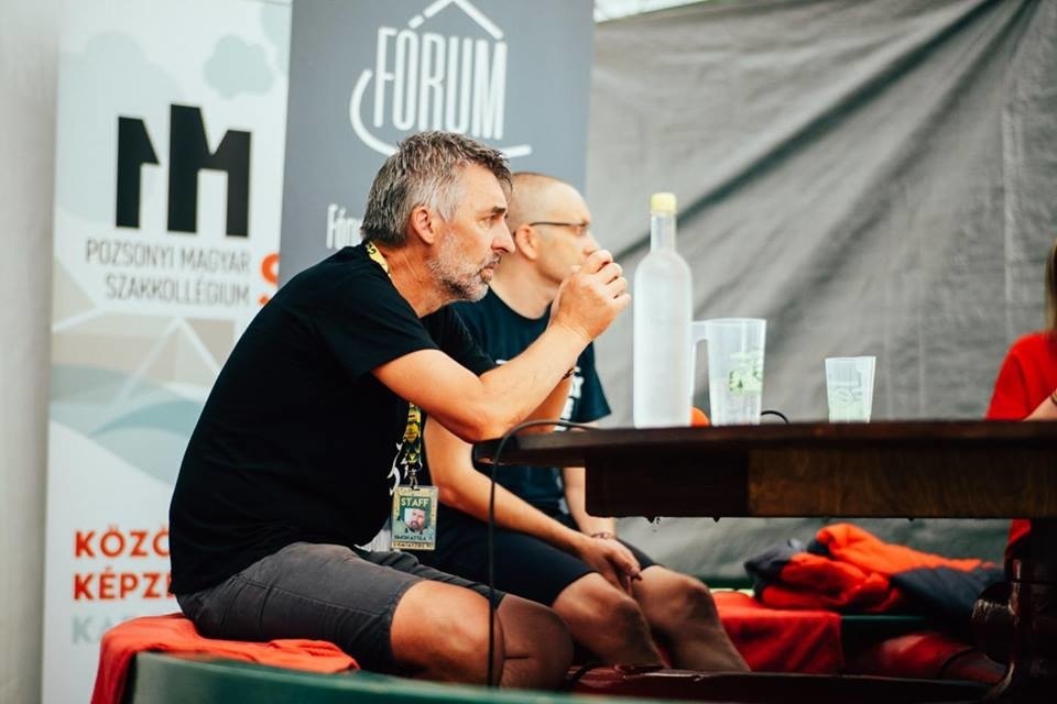 forum_01.jpg