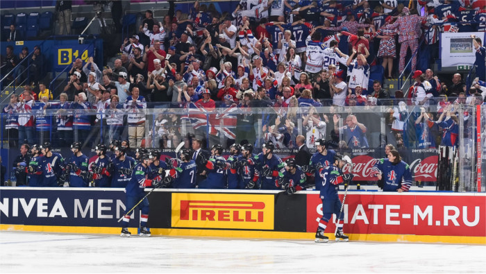 Briti_ice_hockey_british_fans_Matt Zambonin_HHOF-IIHF Images.jpg