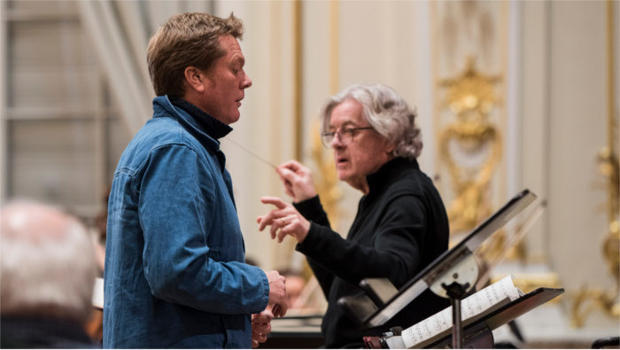 filharmonia_dirigent_2_Alexander Trizuljak.JPG