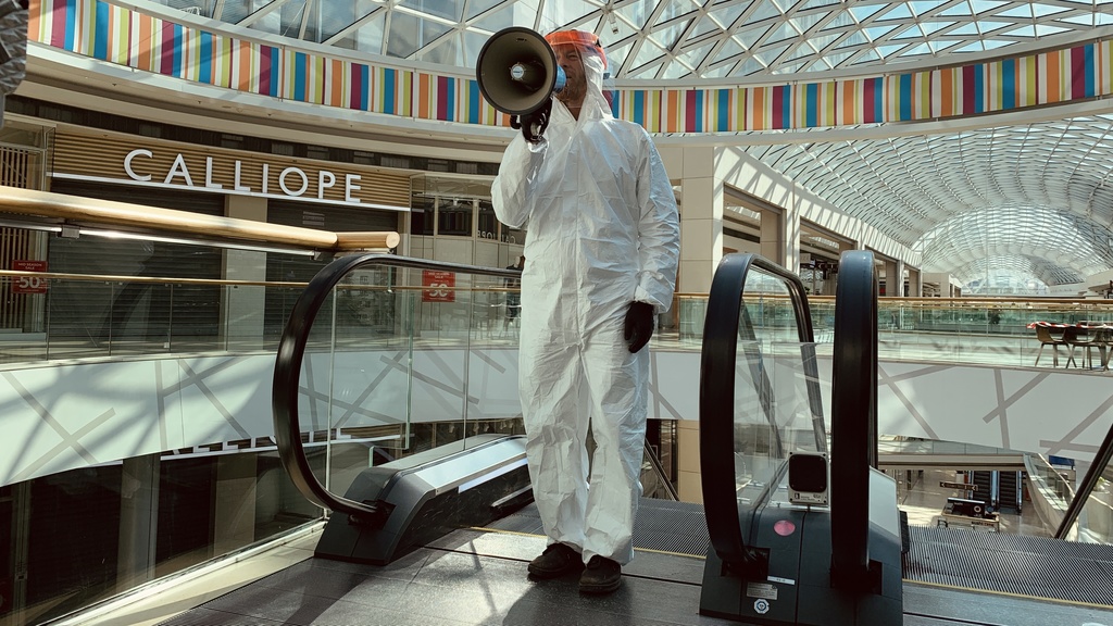 Herec Ivan Martinka pri natáčaní, FOTO Tomáš Klenovský3.jpg