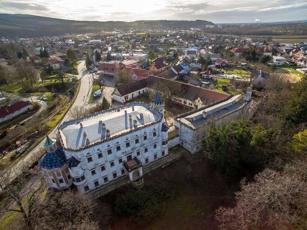 kastielmoravany.jpeg