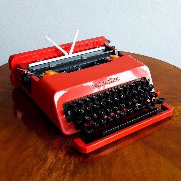 CO5 Písací stroj Olivetti Valentine.jpg