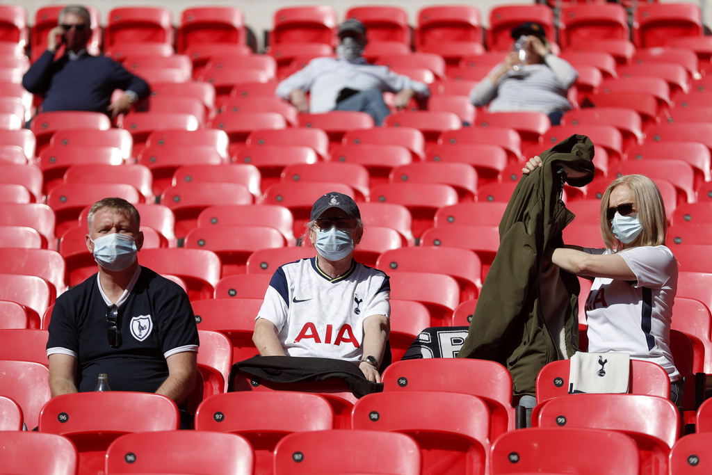 Britain_Soccer_League_Cup_Final458787776687.jpg