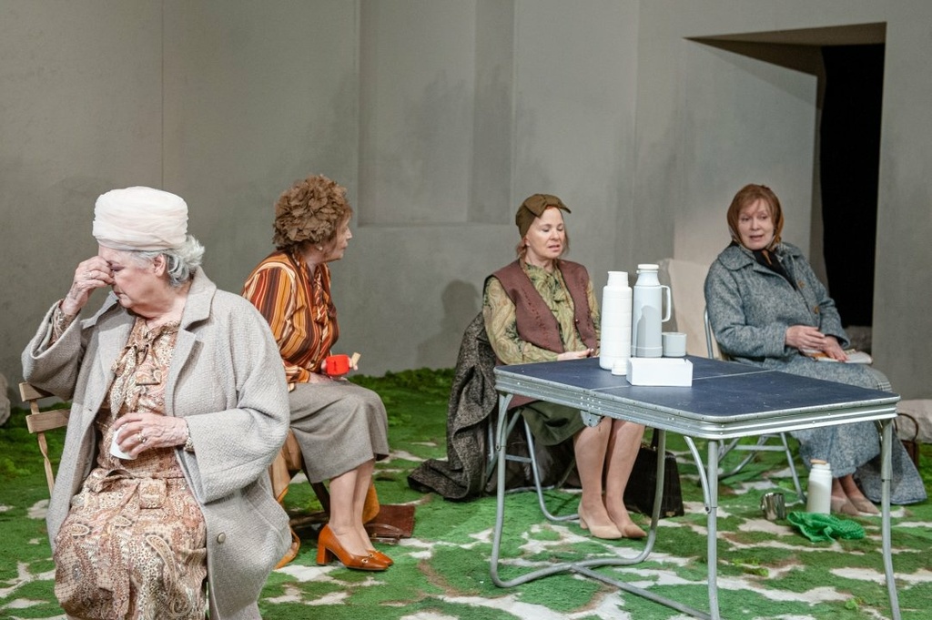 bozidara_turzonovova_sally_emilia_vasaryova_pani_jarretova_kamila_magalova_lena_anna_javorkova_vi.jpg