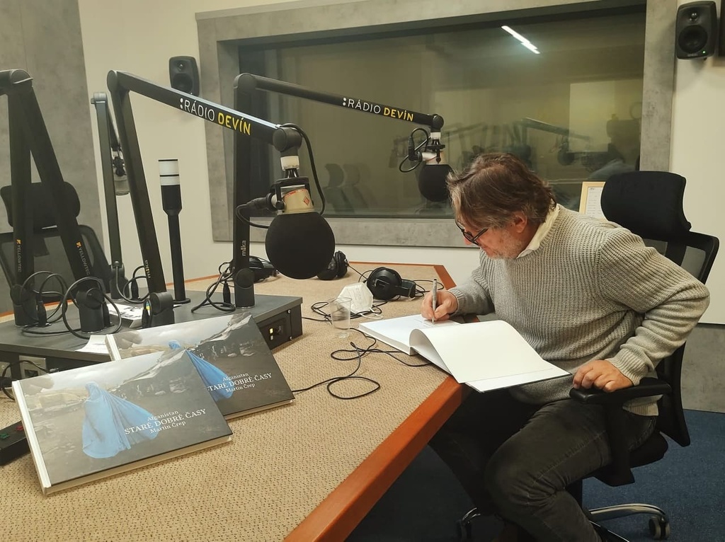 Martin-Crep-Radio-Devin.jpg
