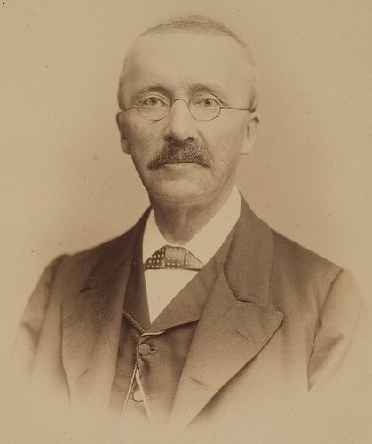 800px-Heinrich_Schliemann_(HeidICON_28763)_(cropped).jpg
