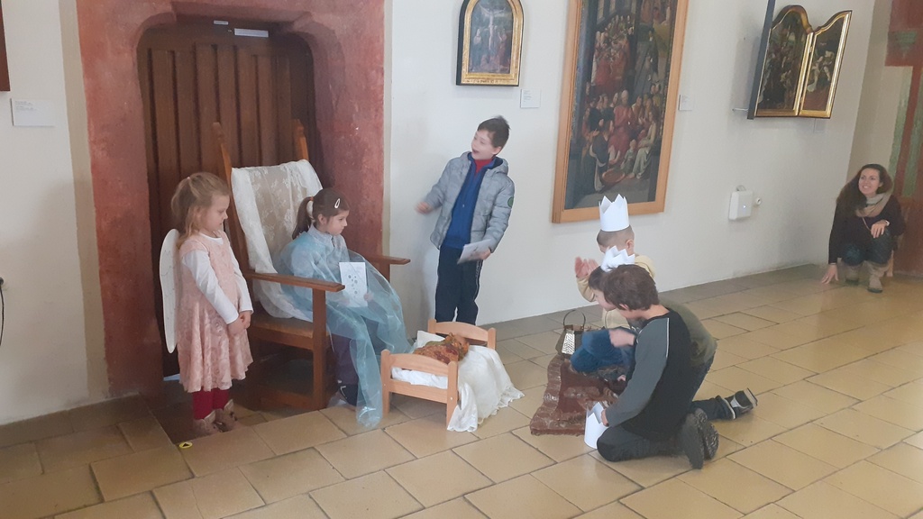 Deti za Zvolenskom zámku.jpg