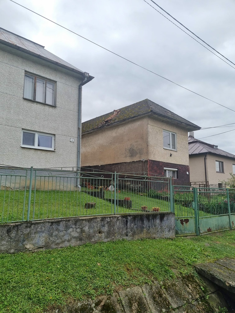 20231010Cernina_zemetrasenie_kominy_rozoberanie_04991102_TASR.jpg