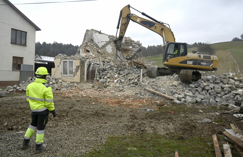 Baskovce_zemetrasenie_dom_demolacia_011006065.jpg