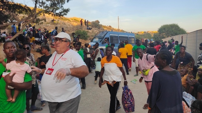 lampedusa-migranti-TASR-ANSA-ELIO DESIDERIO.jpg