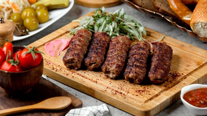 cevapcici-freepik-KamranAydinov.jpg