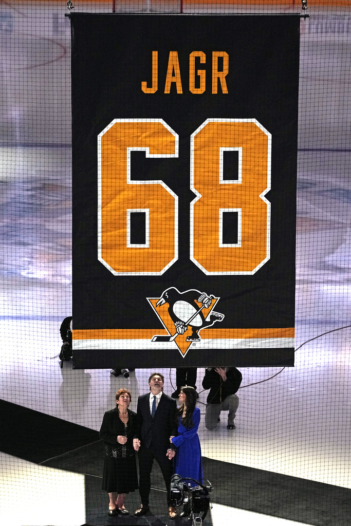 Penguins_Jagr_Jersey_Hockey092220021157_TASR.jpg
