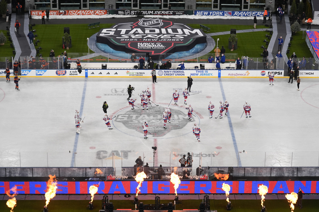 Rangers_Islanders_Hockey092377021217_TASR.jpg