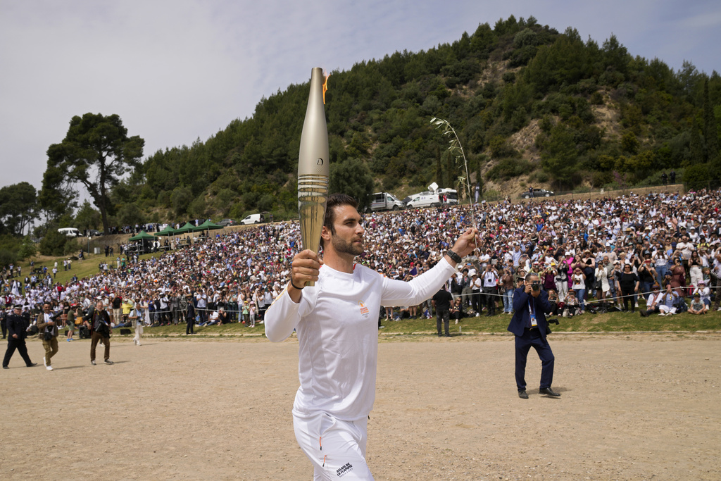 Greece_Olympics_Paris_Flame_Lighting253249035386_TASR.jpg
